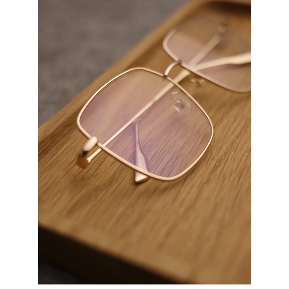 Kính mặt vuông gọng sắt