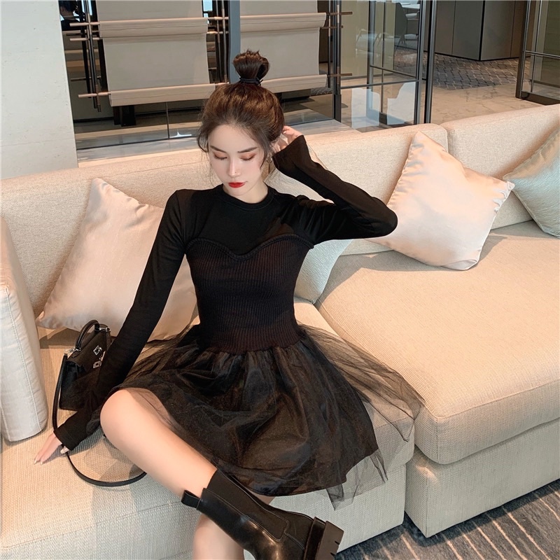 Váy liền đuôi xoè bồng bềnh tạo đường eo cong tôn dáng