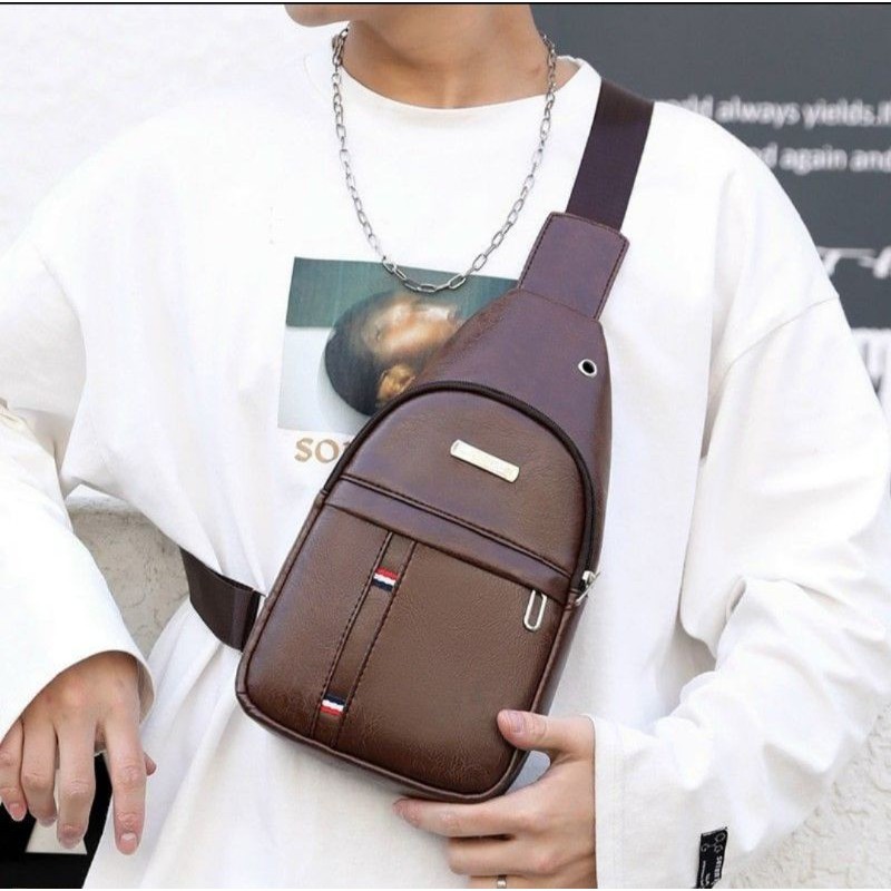 COMBO  Túi da đeo chéo nam nữ xịn sò tặng kèm nhẫn đồng hồ thời trang Thái Lan độc đáo