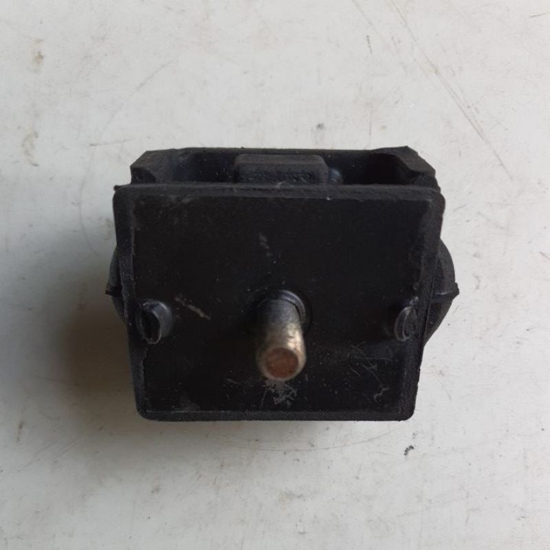 Cao su chân hộp số ô tô tải KIA 1,4 tấn