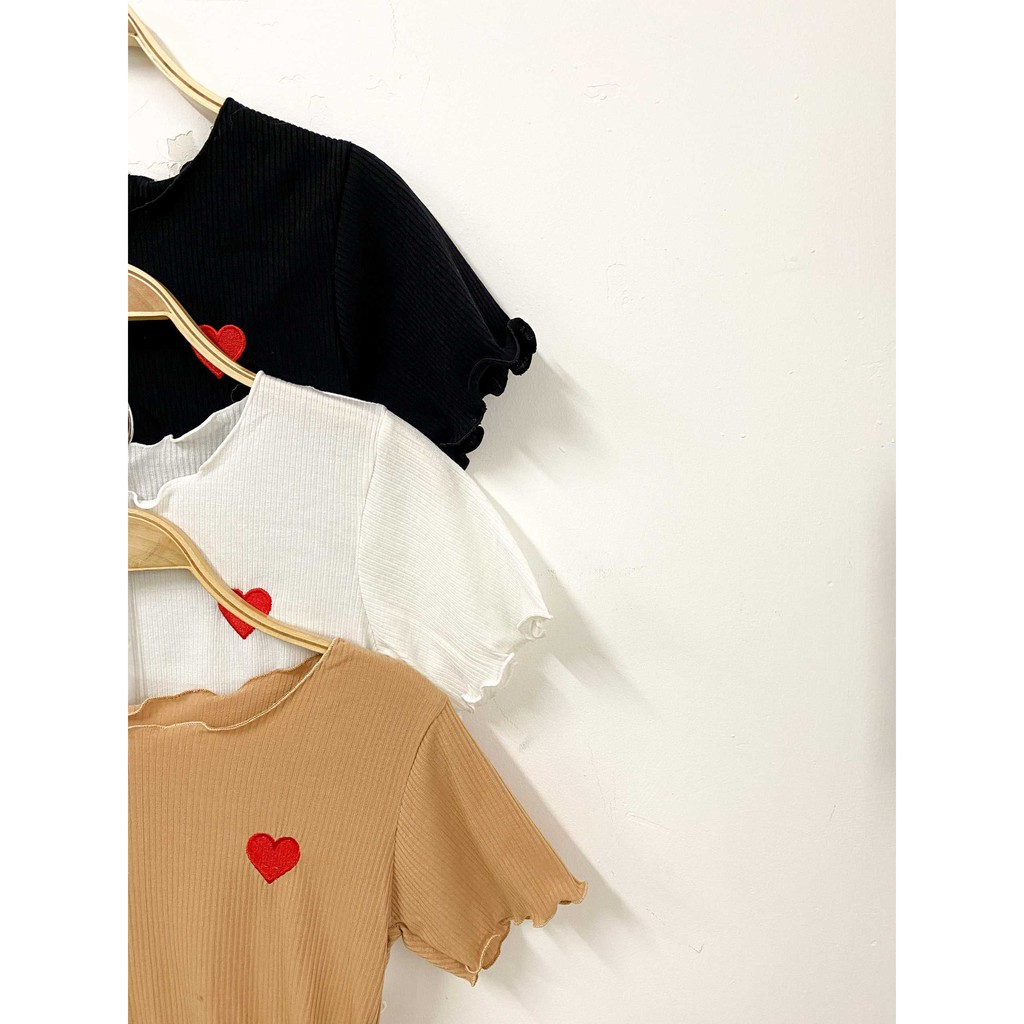 Áo thun tay ngắn THÊU TIM ulzzang thời trang nữ Fmstyle Saigon 21TU05T371902 | BigBuy360 - bigbuy360.vn