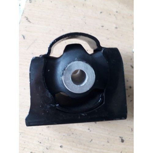 Chân máy két nước RAV4 đời 2005-2008
