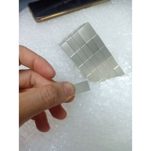 Nam châm siêu mỏng 20*10*1mm siêu hít chuẩn kích thước