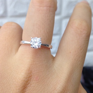 Nhẫn trơn 1 viên đá cao nhân tạo 5li bạc ta