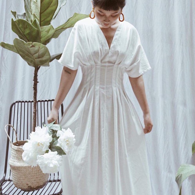 Váy trắng xếp li