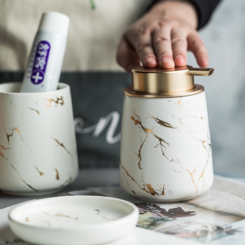 Chai Đựng Sữa Tắm Dầu Gội Đầu Bằng Sứ Để Trong Nhà Hàng Khách Sạn