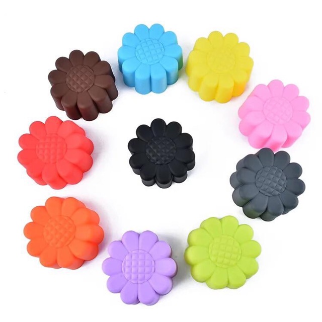 Khuôn silicon làm rau câu 2 lớp.Bán set 20 khuôn gồm 10 khuôn đường kính 5cm và 10 khuôn 3cm cùng một mẫu. Các mẫu hoa.