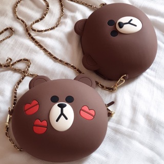 Túi đeo chéo đầu gấu Brown Line Q'uncle dây xích