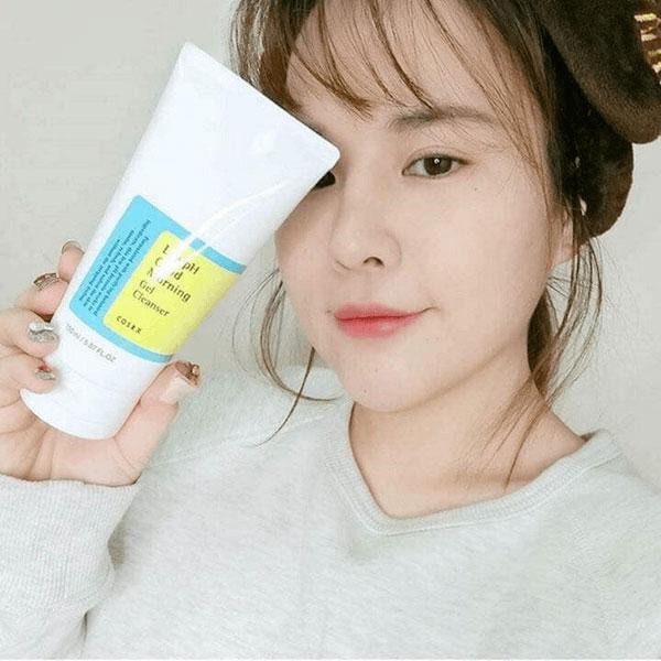 Sữa rửa mặt Cosrx Low PH Good Morning Gel Cleanser dạng gel chiết từ dầu cây trà