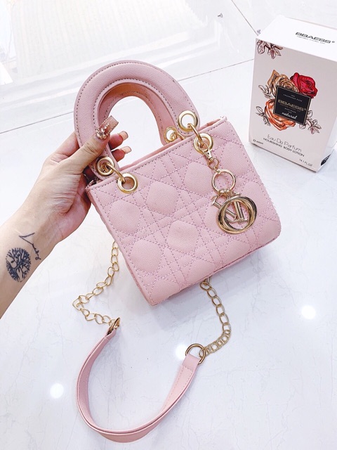 Túi đeo chéo và xách tay thêu ô tặng kèm chùm thời trang giá rẻ | BigBuy360 - bigbuy360.vn