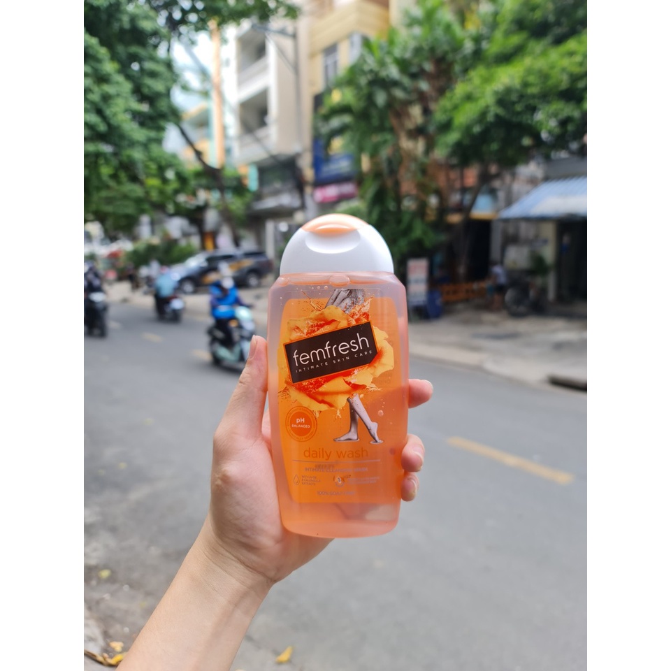 Dung dịch vệ sinh phụ nữ Fe m f r es h 250ml