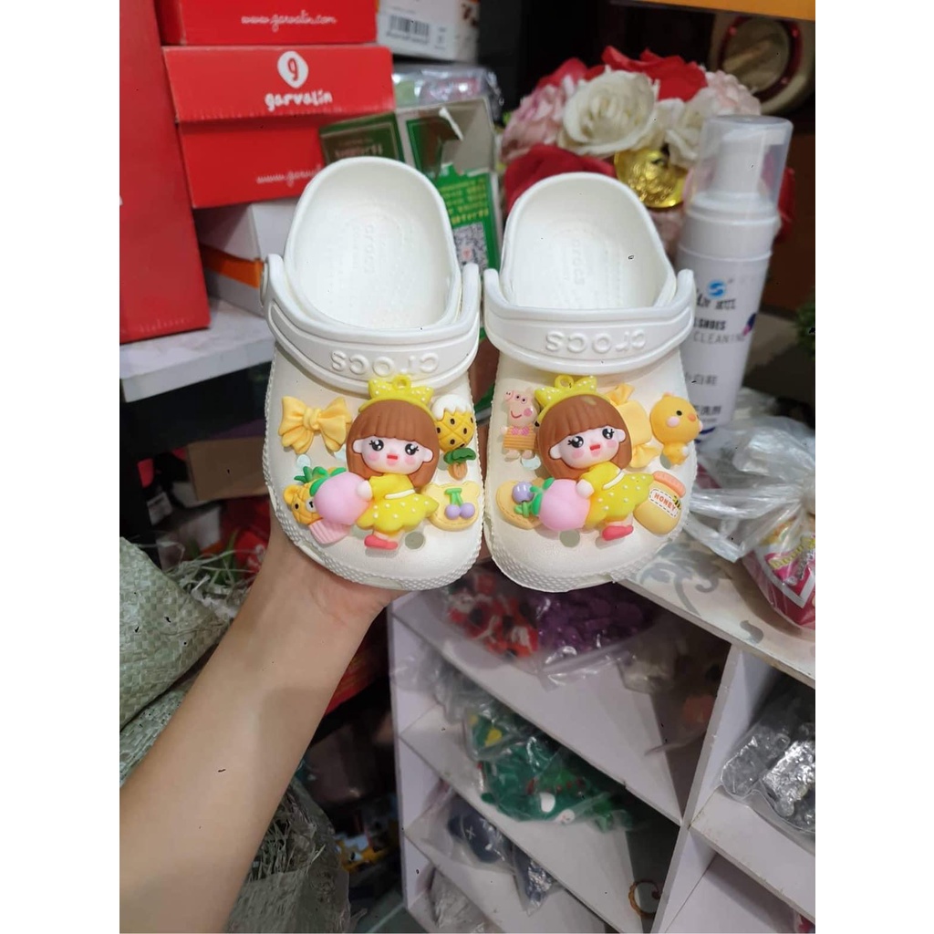 Sục cá sấu màu trắng cross chính hãng tặng full charm cho bé gái hoặc trai cao cấp