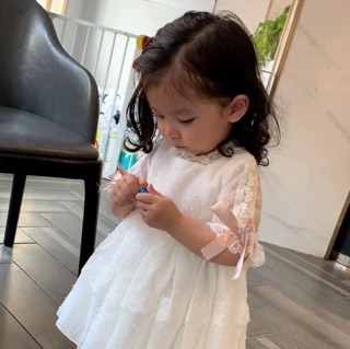 Váy công chúa cổ ren tay lỡ