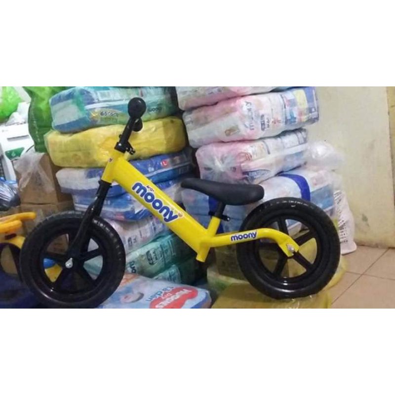 Xe thăng bằng Tacke Bike quà tặng Moony, Bobby