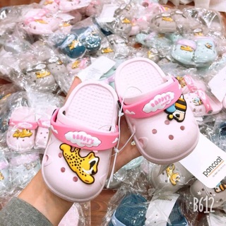 Dép sục lỗ có quai