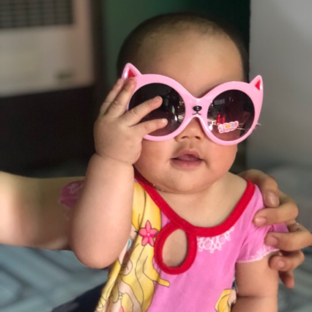Kính mắt mèo cho bé