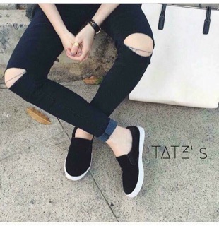 Quần đen rách gối cá tính
