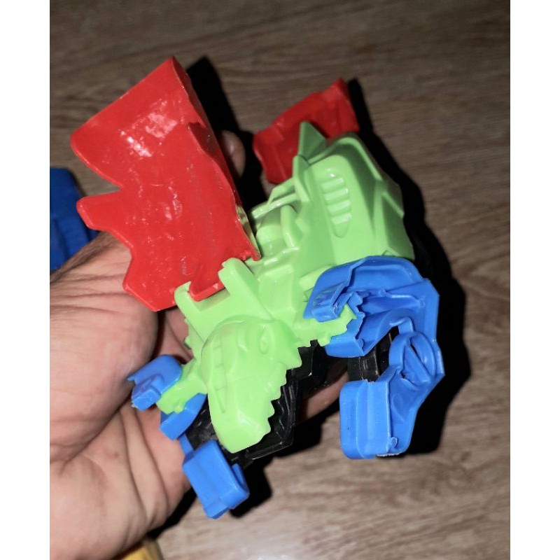 Lắp ráp một mô hình Xe biến thành Robot quái vật bằng nhựa