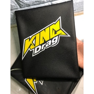 Da bọc yên xe King drag ( gan xe nhieu xe) chữ nhỏ don gian
