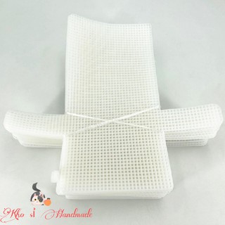 Canvas cắt sẵn lỗ lớn size 18x36 cm
