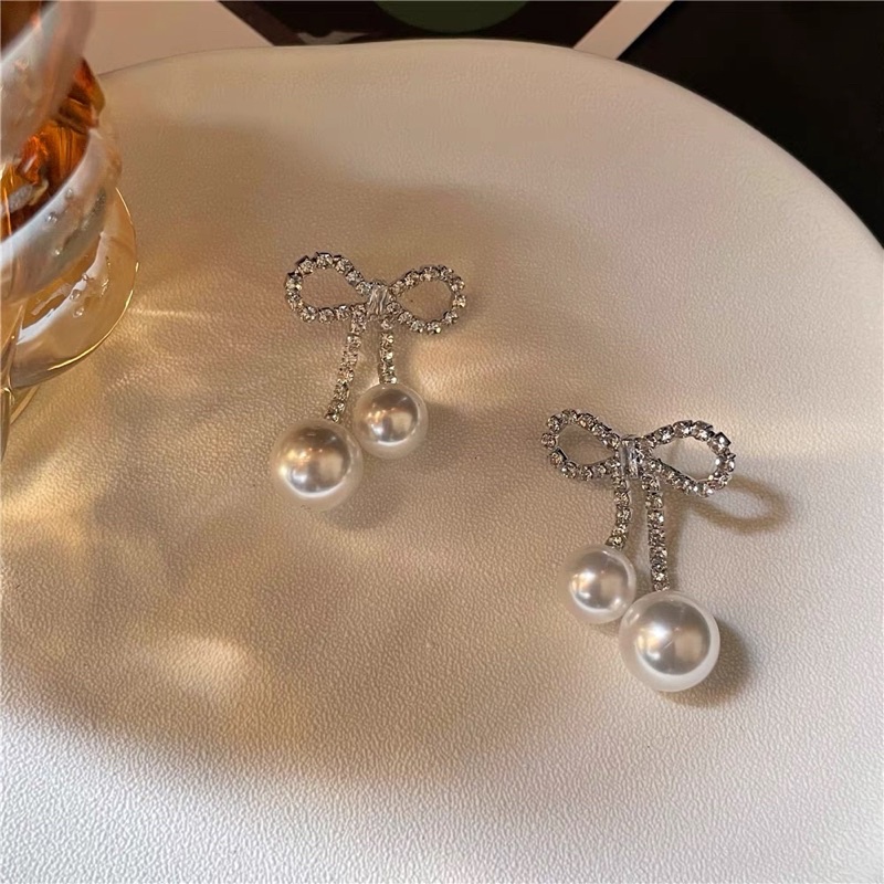 bông tai hình chiếc nơ dễ thương, khuyên tai xinh xắn đính đá và châu phong cách hàn quốc