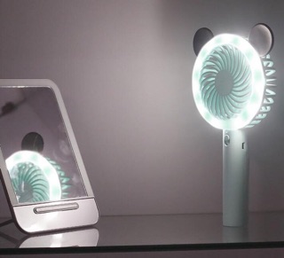 quạt mini cầm tay có đèn led