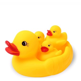 đàn vịt mẹ con thả bồn tám cho bé