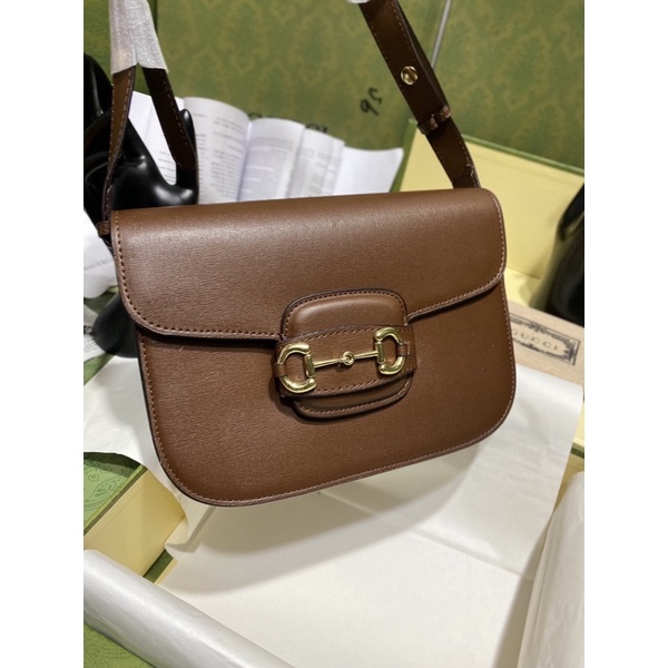 Em túi lv size25cm 3 mầu cực xinh đeo đc 2 mặt lun ạ