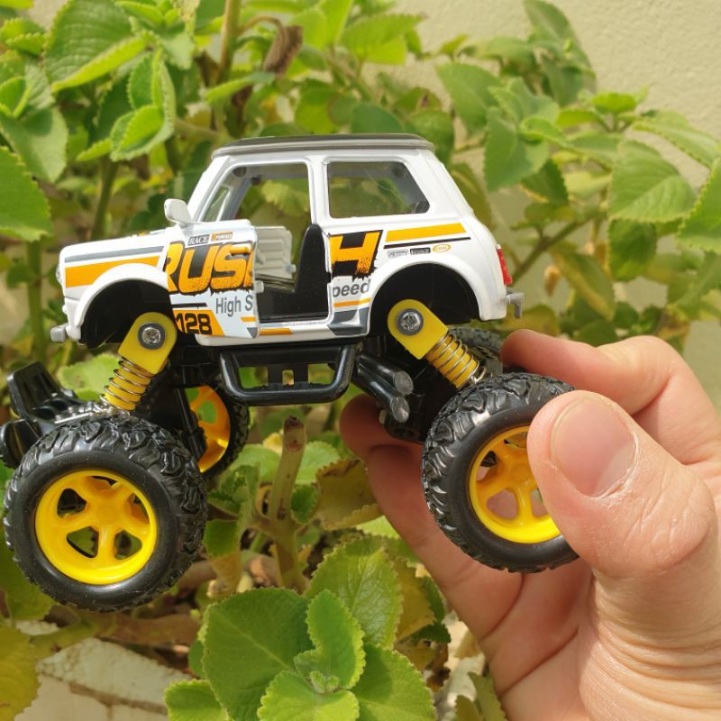Xe đồ chơi ô tô địa hỉnh tỷ lệ 1:36 chất liệu hợp kim, cánh cửa có thể mở được, chắc chắn và vô cùng bền bỉ (chạy cót)