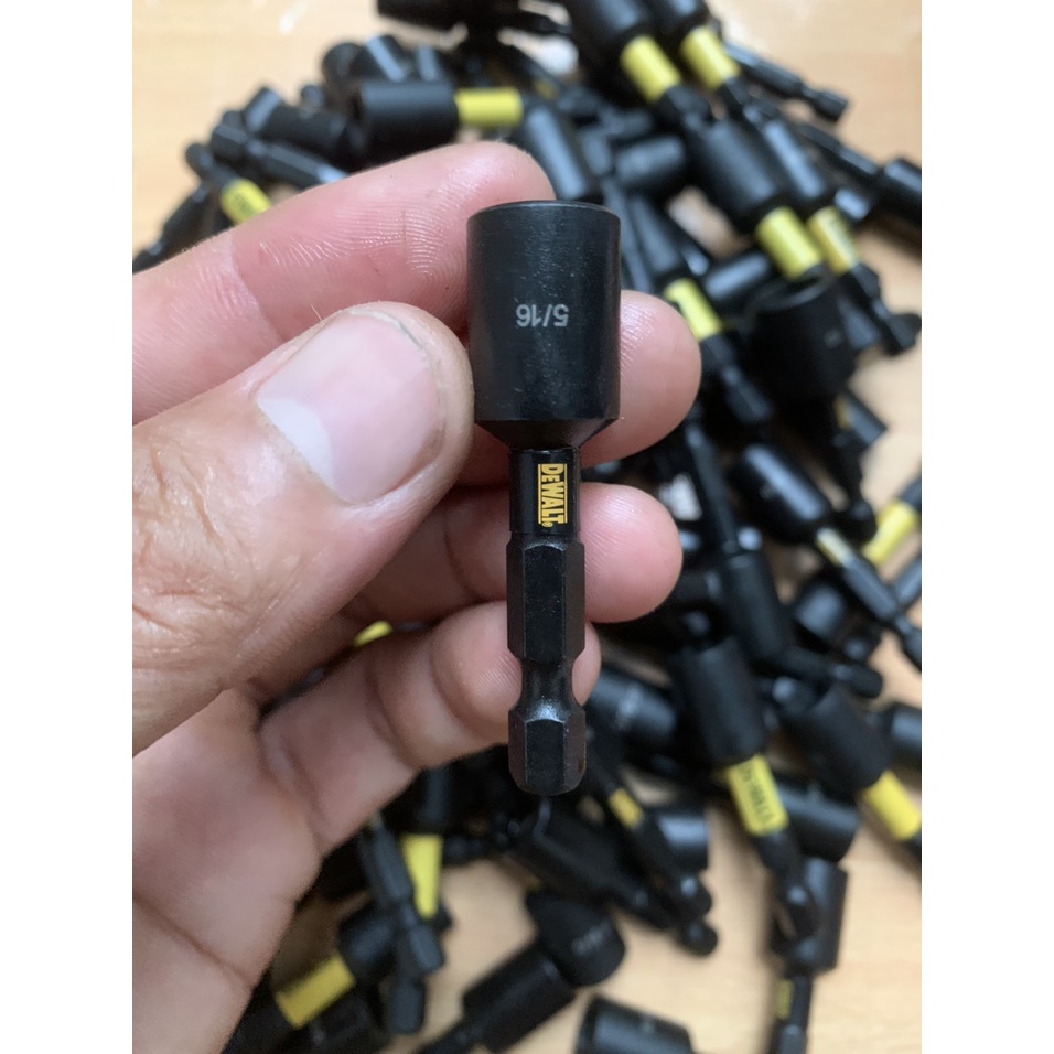 Đầu bắn tôn Dewalt đen tem đen 5/16  dài 50mm hàng bãi nhật có nam châm