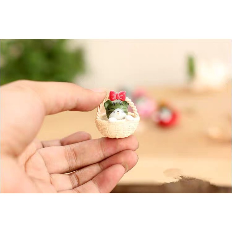 Tiểu cảnh mèo ngồi giỏ trang trí sen đá, xương rồng, terrarium, charm slime, cây cảnh mini, cây để bàn, đồ trang trí