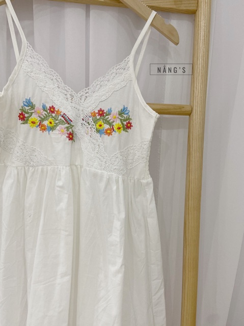 Vây thêu hoa thổ cẩm