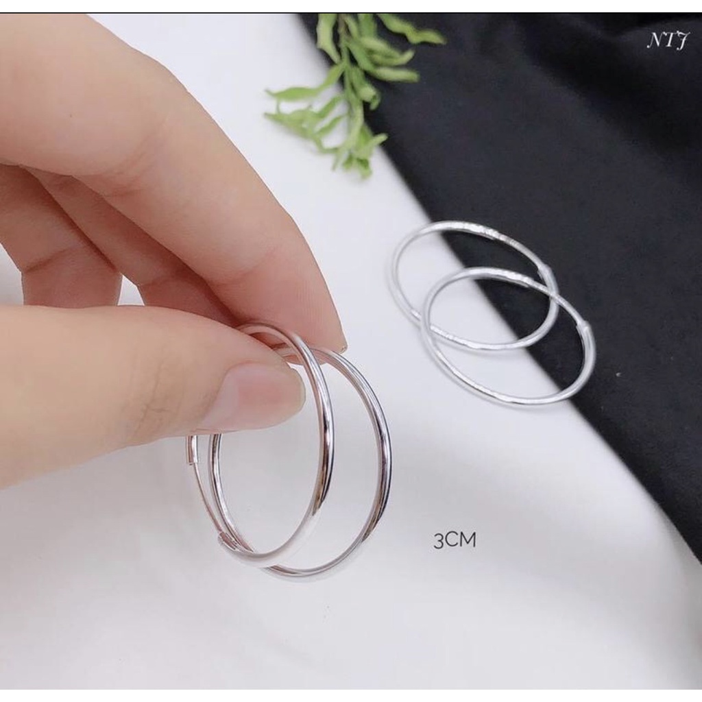 Bông tai tròn trơn, có nhiều kích thước