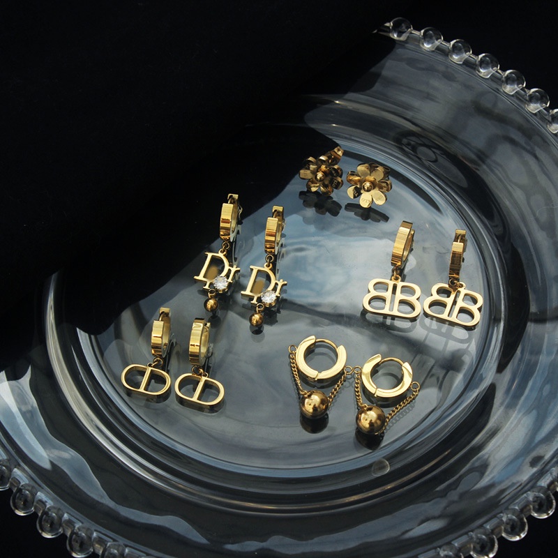 Bông tai titan hình hoa nhỏ màu vàng thời trang sang trọng dành cho nữ