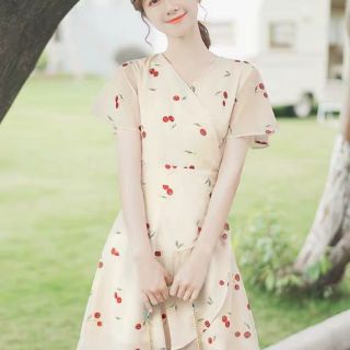 Váy wrap họa tiết cherry