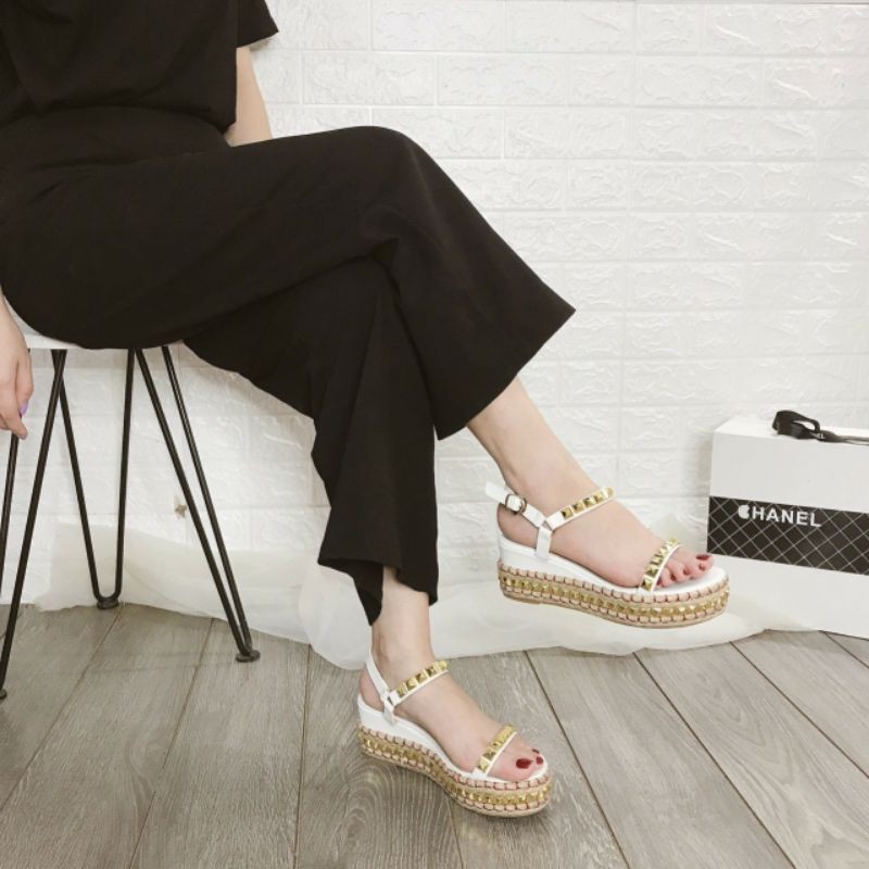 Dép đế xuồng louboutjn