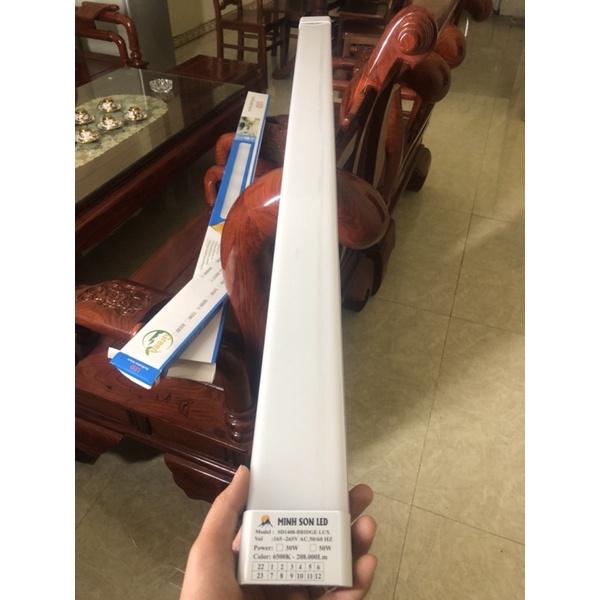Đèn tuýp Led bán nguyệt đầu vuông 1,2m60w chuyên dùng cho công nghiệp