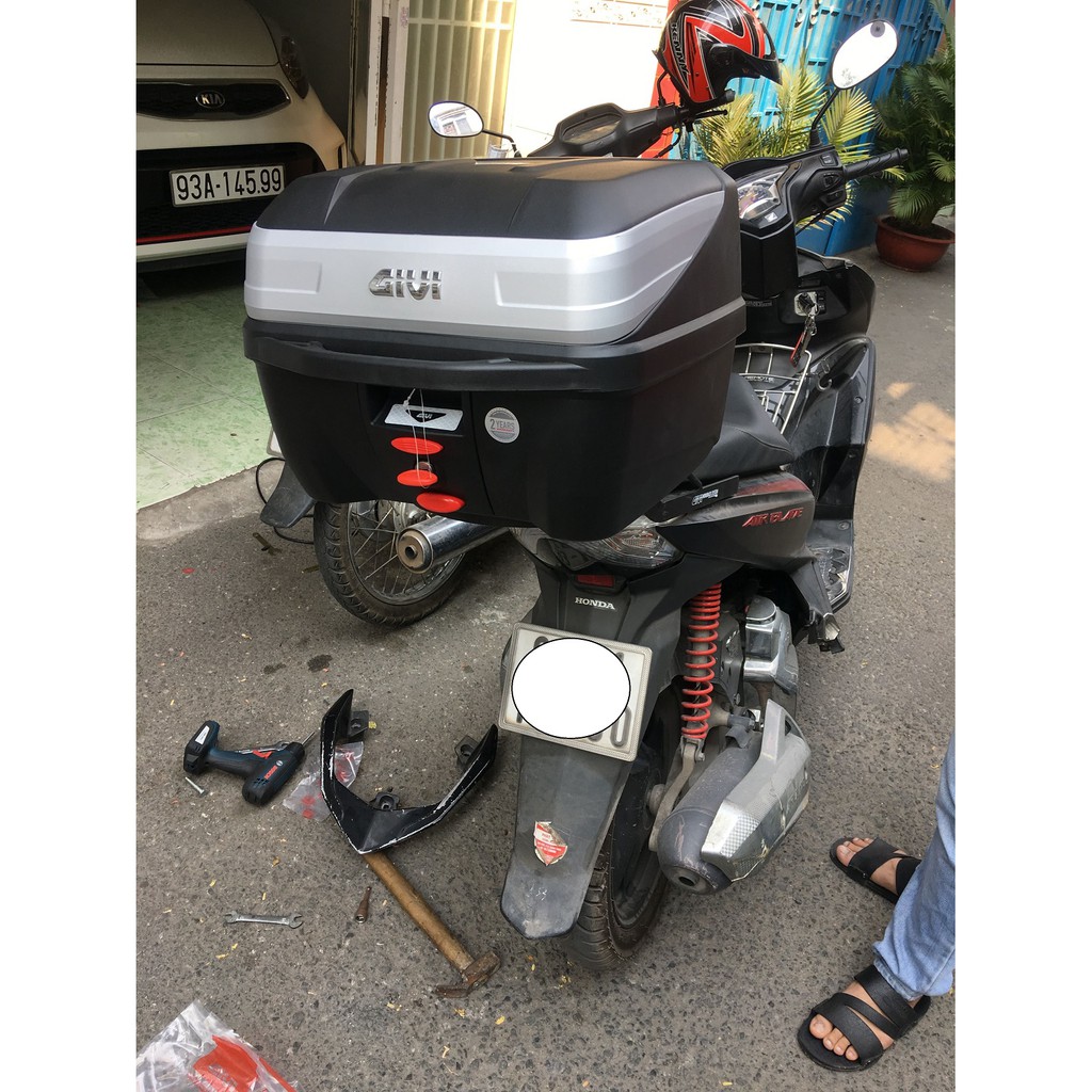 Combo thùng sau givi B32N Bold và baga chuẩn cho xe Air Blade 2013