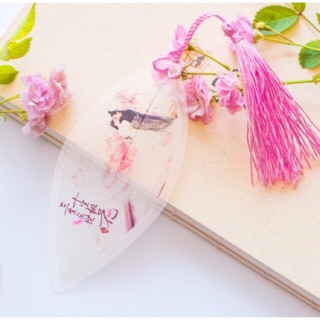 Bookmark gân lá tua rua cổ trang
