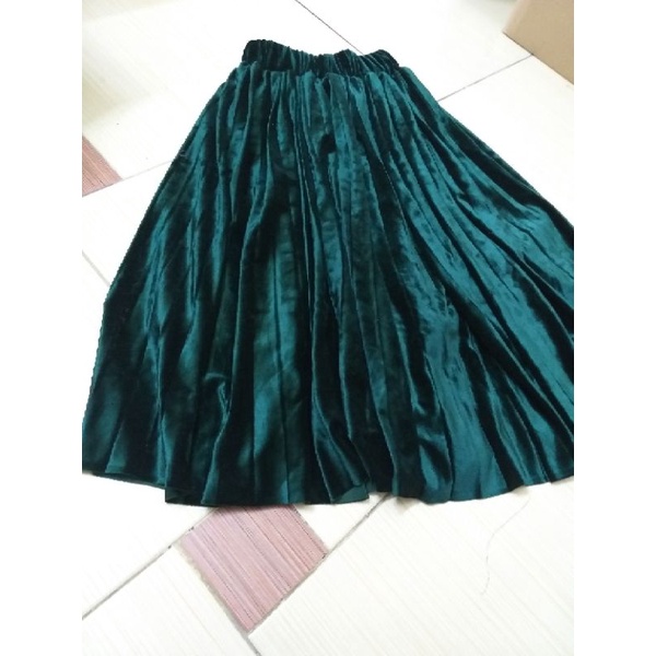 Chân váy nhung xếp ly màu xanh size S thanh lý