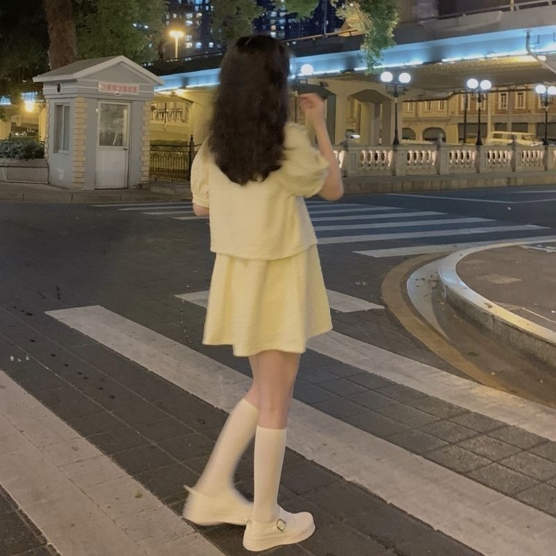 Set Áo Lửng Và Chân Váy Ngắn Dễ Thương Dành Cho Nữ