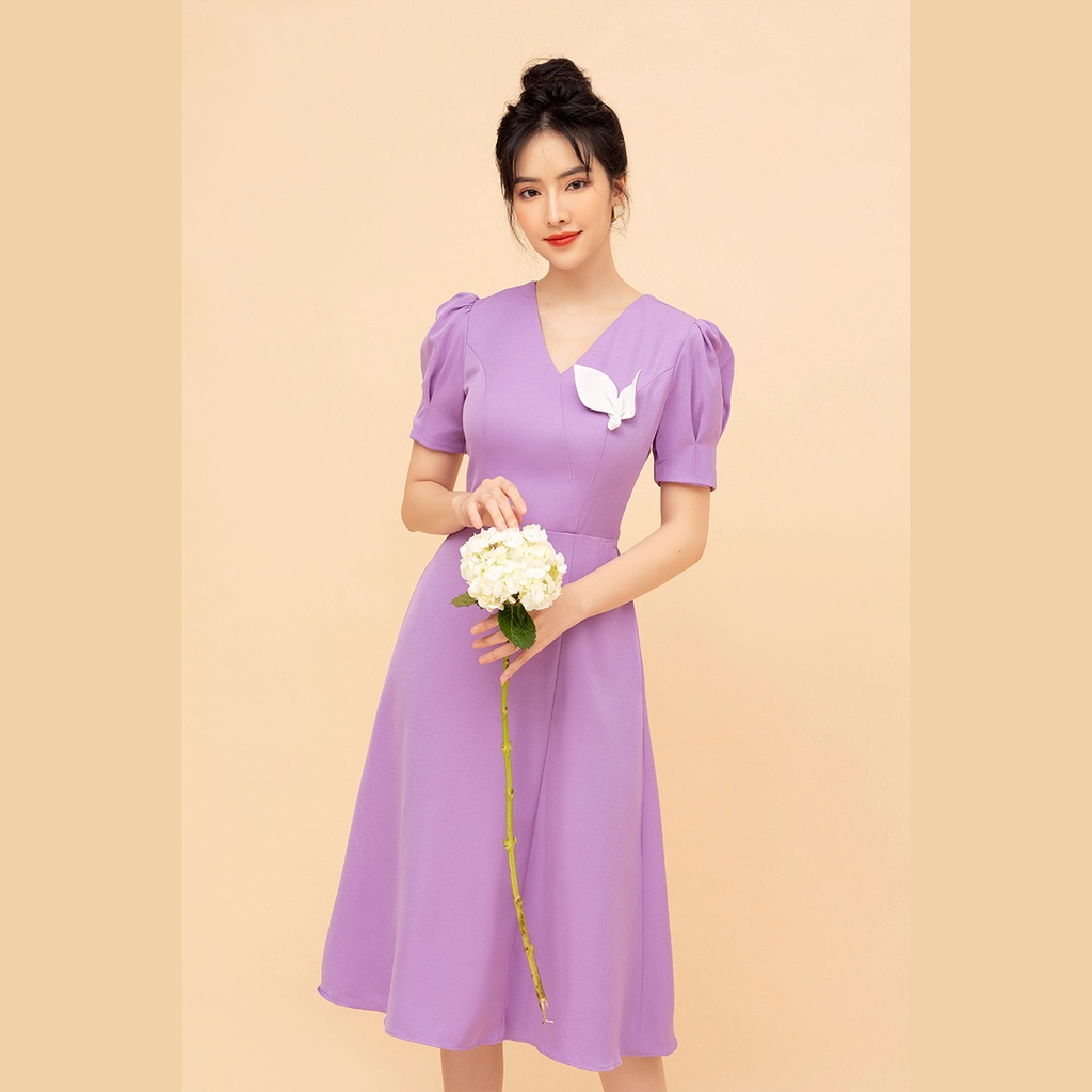 [Mã WABRGU50 giảm 10% đơn 250K] Đầm nữ cổ V phối phụ kiện GUMAC ôm body quyến rũ DC03032 | BigBuy360 - bigbuy360.vn