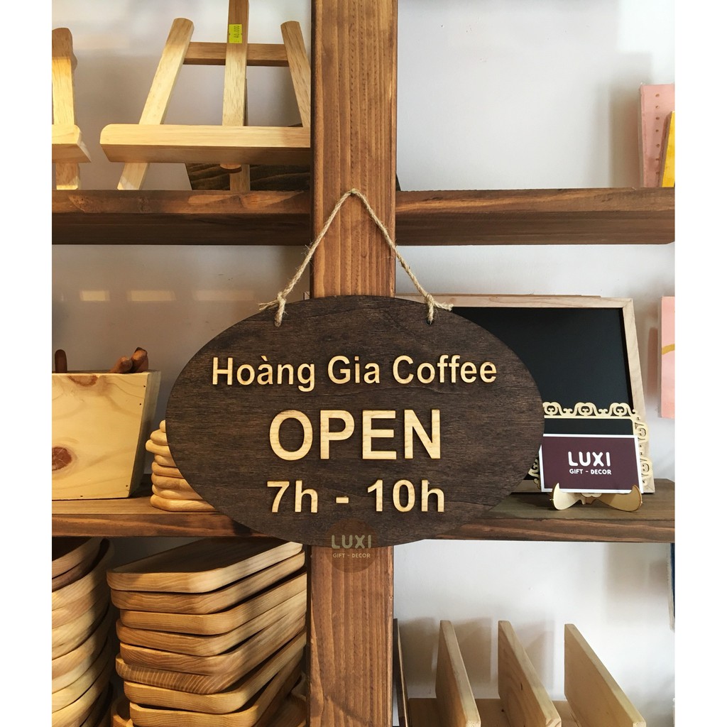 Bảng gỗ treo cửa Hoàng Gia Coffee