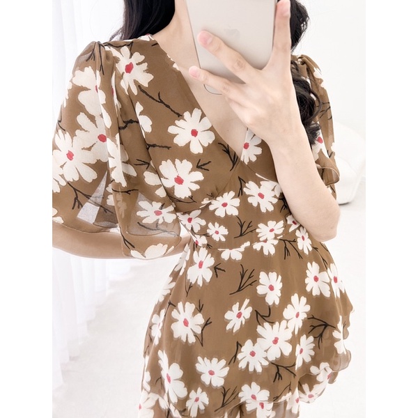 JUMPSUIT HOA CỔ V TẦNG