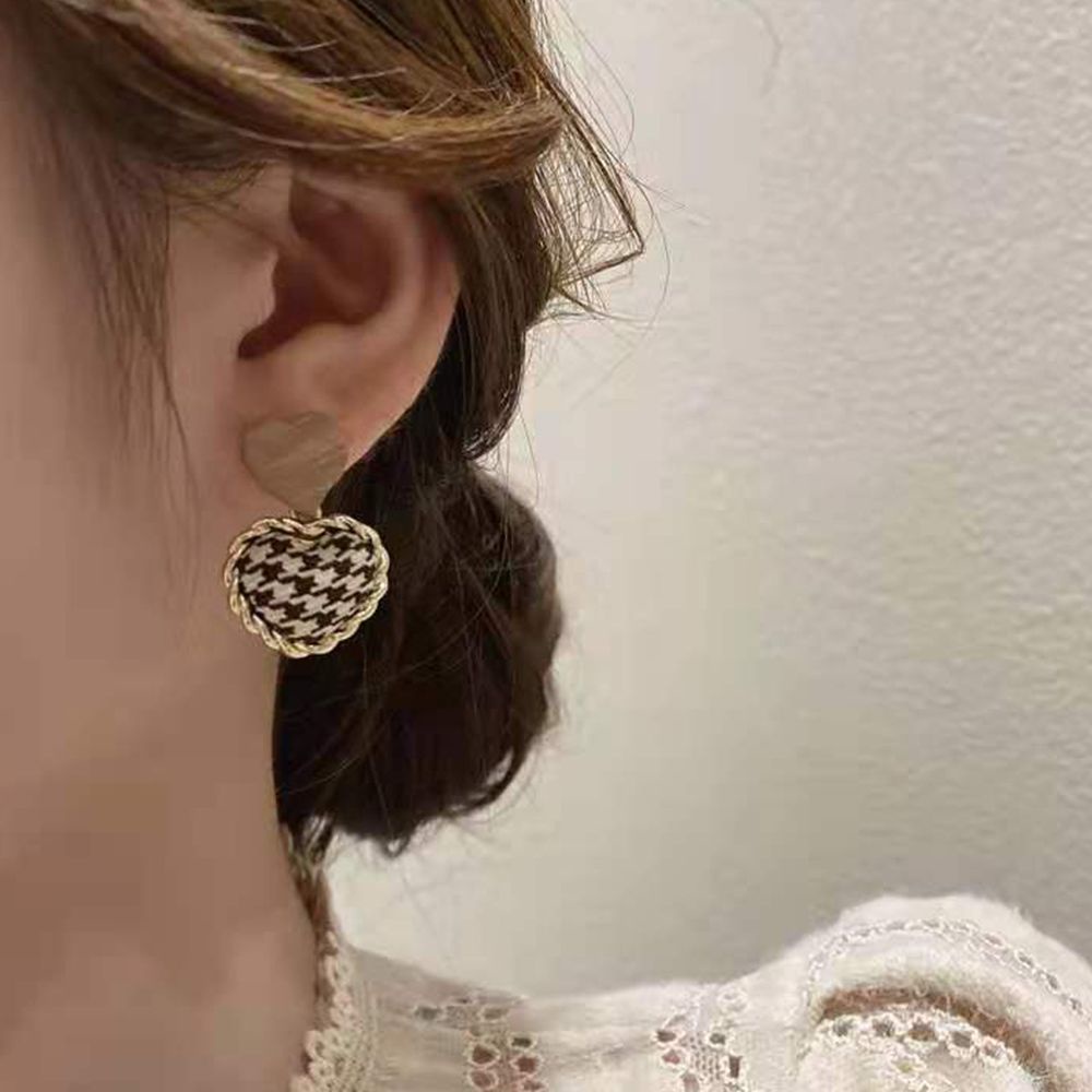 Khuyên tai dáng dài hình trái tim nhiều màu sắc phong cách Hàn Quốc thời trang thu đông cho nữ