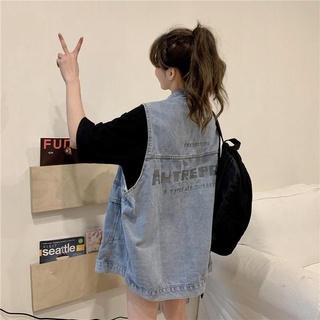 Áo khoác denim sát nách dáng rộng in chữ kiểu retro hàn quốc cá tính