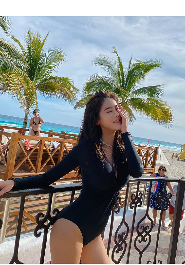 Đồ Bơi Một Mảnh Dài Tay Cổ Chữ V Khoét Sâu Cho Nữ | BigBuy360 - bigbuy360.vn