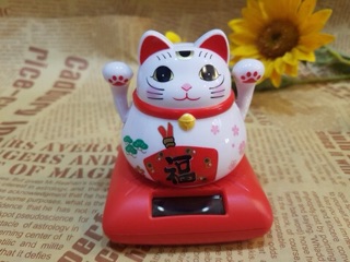 Mèo thần tài vẫy tay