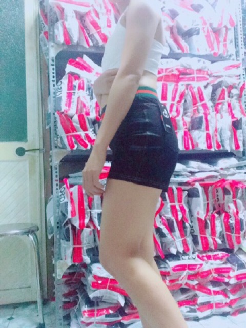 QUẦN ĐÙI LƯNG SỌC ĐỎ CÁ TÍNH