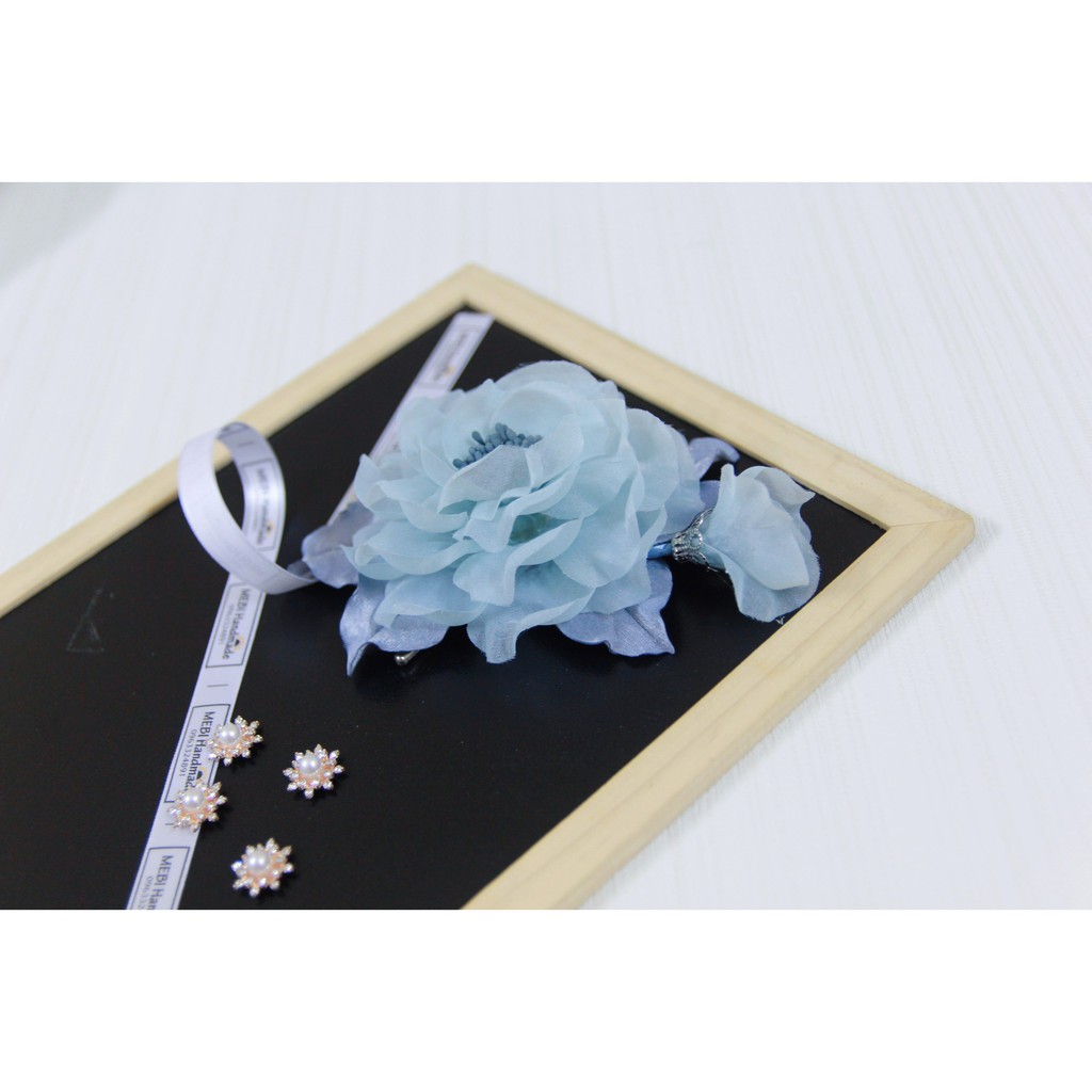 (ảnh thật 100%) Hoa cài áo handmade mẫu hoa mẫu đơn vải voan 1 nụ màu xanh dương (sz 13.5-14cm)